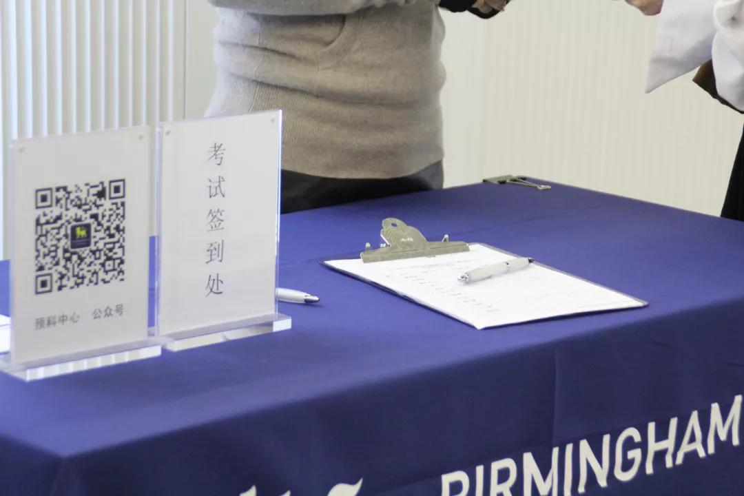 9: 30  考生陸續(xù)進場