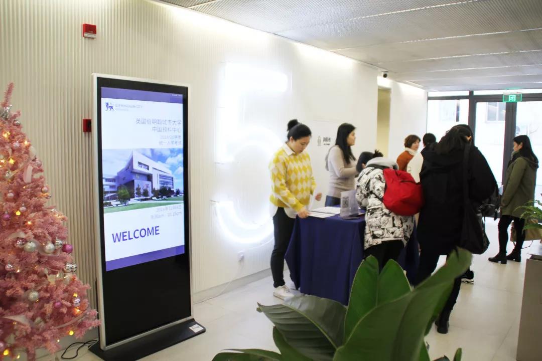 9: 30  考生陸續(xù)進場