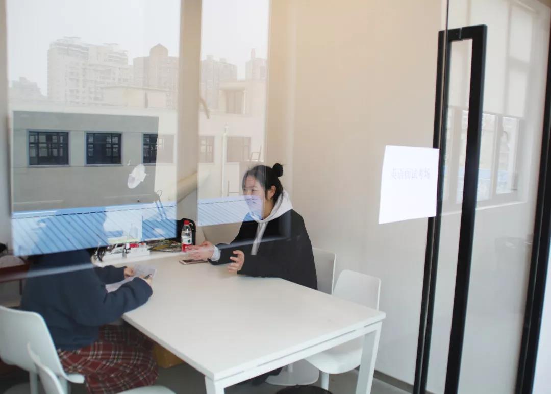 11: 30  英語一對一面試