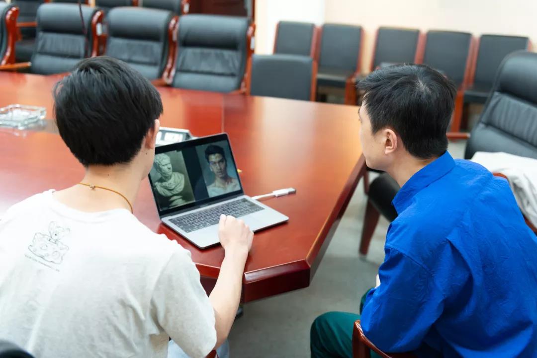 姜節(jié)泓教授在南京師范大學(xué)舉行了一場(chǎng)學(xué)術(shù)講座