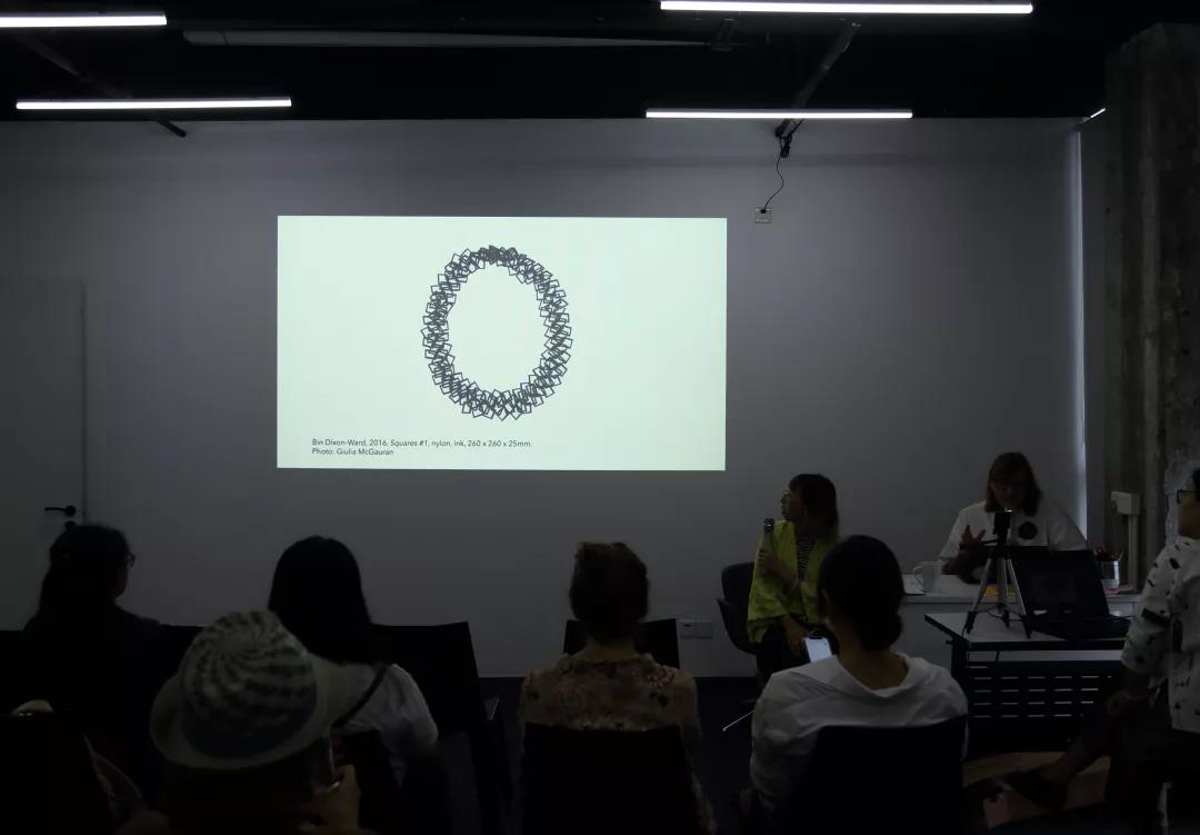 Bin在講座中詳細(xì)分享了個(gè)人作品的靈感來源