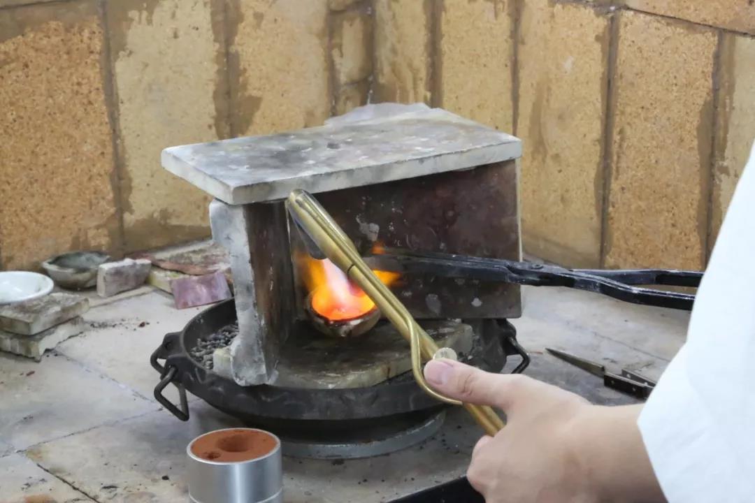 程老師以及砂鑄工坊兩位正式學員