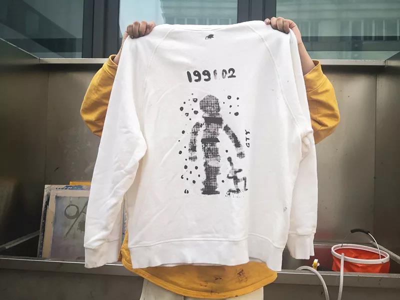 版畫工作室屋頂印畫也同時進行了一場有趣的絲網版畫工坊