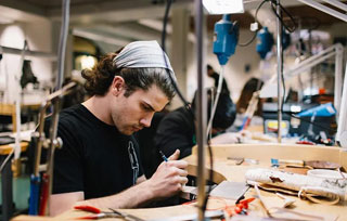 拿下英國最高皇家榮譽的伯明翰珠寶學(xué)院，真的那么難進嗎？