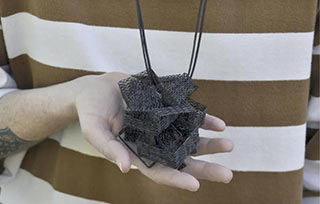 One World · II | 40位藝術(shù)家用首飾回應(yīng)COVID-19